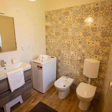 Corte Girodo - Girasole 公寓 *